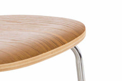 Set di 2 sedie attesa impilabili Aaron in legno di quercia, design classico e intramontabile per ogni ambiente.
