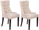 Set di 2 sedie da pranzo Aberdeen in tessuto anticato crema, design Chesterfield con seduta imbottita e bottoni eleganti.
