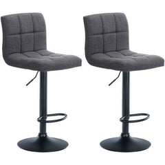 Set di 2 sgabelli da bar Calma in tessuto nero e grigio chiaro, imbottiti e regolabili in altezza per un comfort elegante.