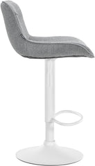 Set di 2 sgabelli da bar Vonore in tessuto grigio, regolabili in altezza, perfetti per un arredamento moderno e funzionale.