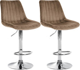 Set di 2 sgabelli da bar Toni in velluto marrone con struttura cromata, design moderno e comfort ottimale.