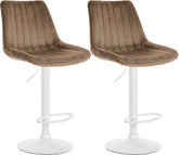 Set di 2 sgabelli da bar Toni in velluto marrone con design elegante e comfort ottimale per la tua cucina o sala da pranzo.