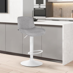 Set di 2 sgabelli da bar Solon in tessuto grigio chiaro, design moderno e comfort ottimale per il relax.