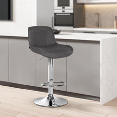 Set di 2 sgabelli da bar Solon in cromato e tessuto grigio scuro, design moderno e comfort elevato.