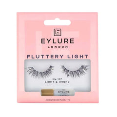 Ciglia finte Eylure Fluttery Light Lashes 117 per uno sguardo naturale e voluminoso, ideali per ogni occasione.