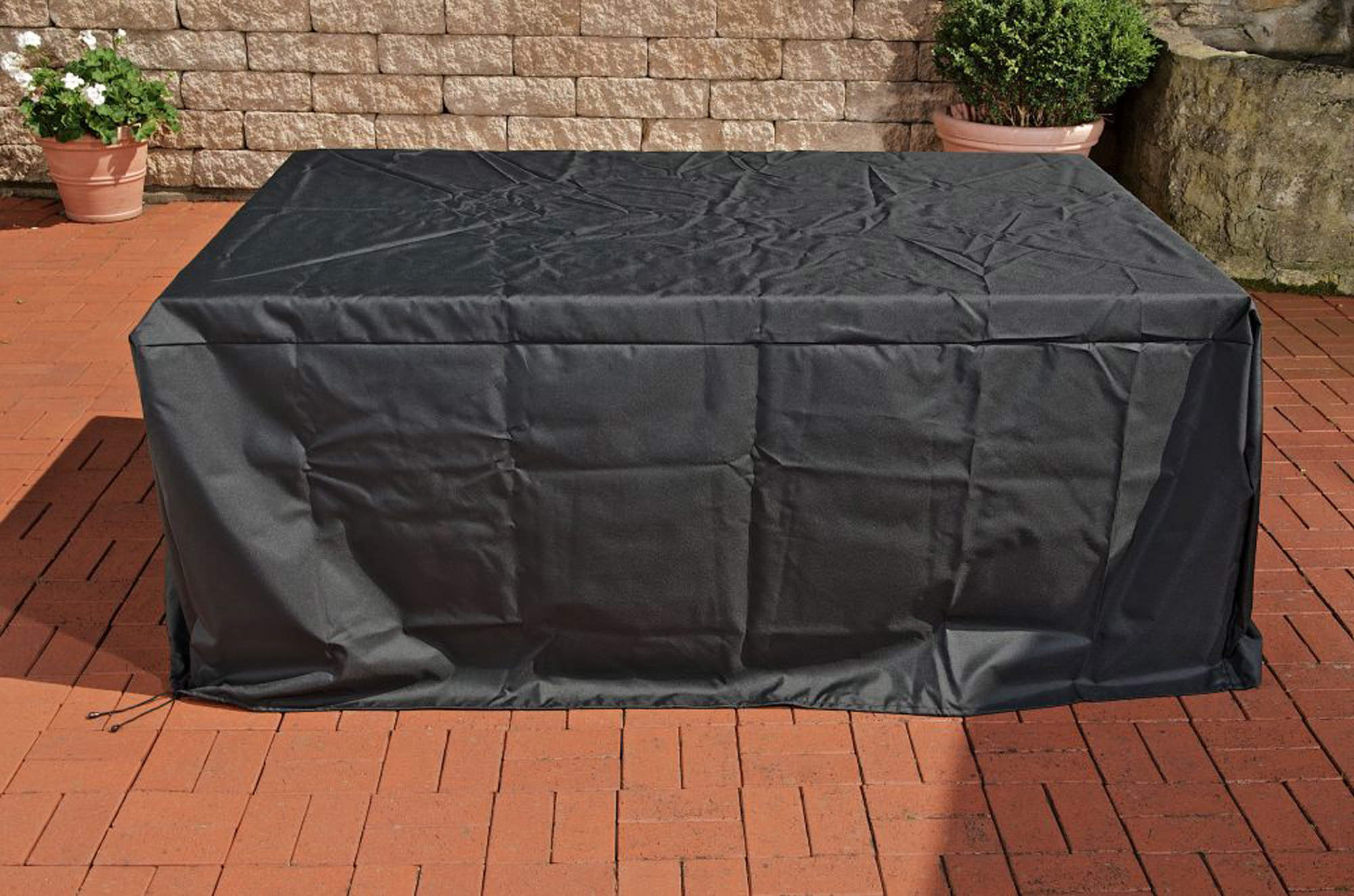 Copertura per mobili da giardino Sierra 208x157x75 cm in nero, ideale per proteggere i tuoi arredi esterni.