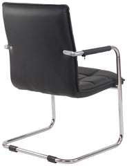 Set di 2 sedie Gandia in ecopelle nera con struttura cromata, ideali per arredare con stile e eleganza.