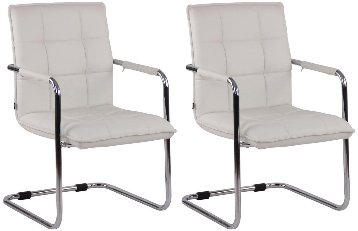 Set di 2 sedie Gandia in ecopelle bianca con struttura cromata, eleganti e moderne per ogni ambiente.