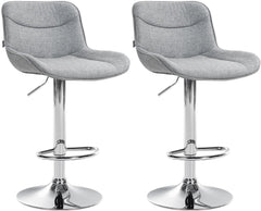 Set di 2 sgabelli da bar Vonore in tessuto grigio con base cromata, regolabili in altezza per un design moderno e funzionale.
