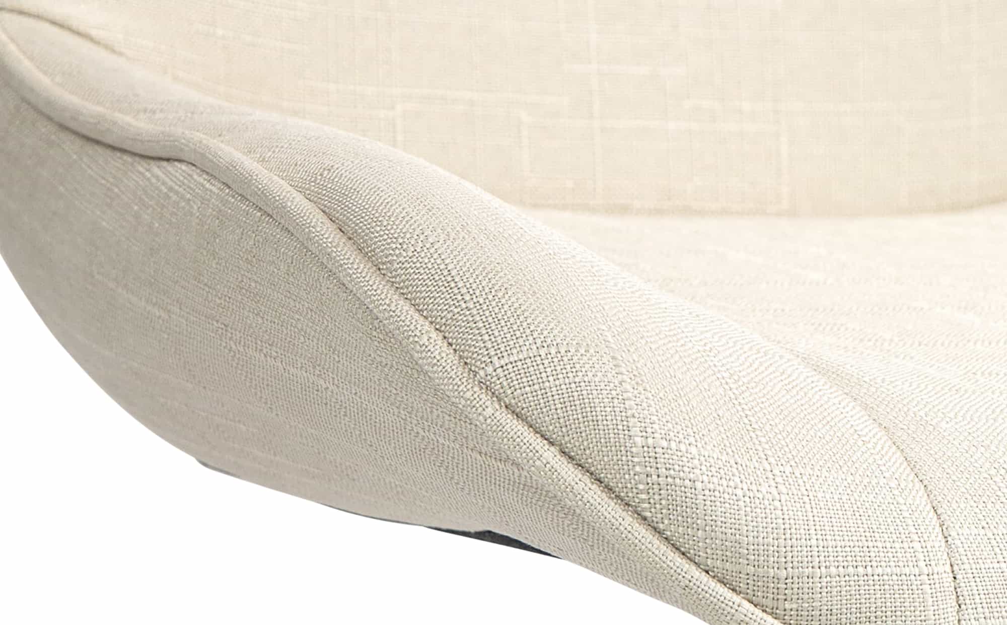 Set di 2 sgabelli da bar Vonore in tessuto crema, regolabili in altezza, perfetti per arredare con stile.