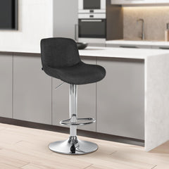 Set di 2 barhocker Solon in cromato con seduta imbottita nera, design moderno e comfort elevato.