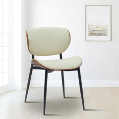 Set di 2 sedie Enid in ecopelle walnuss e crema, design moderno e comfort per ogni ambiente.