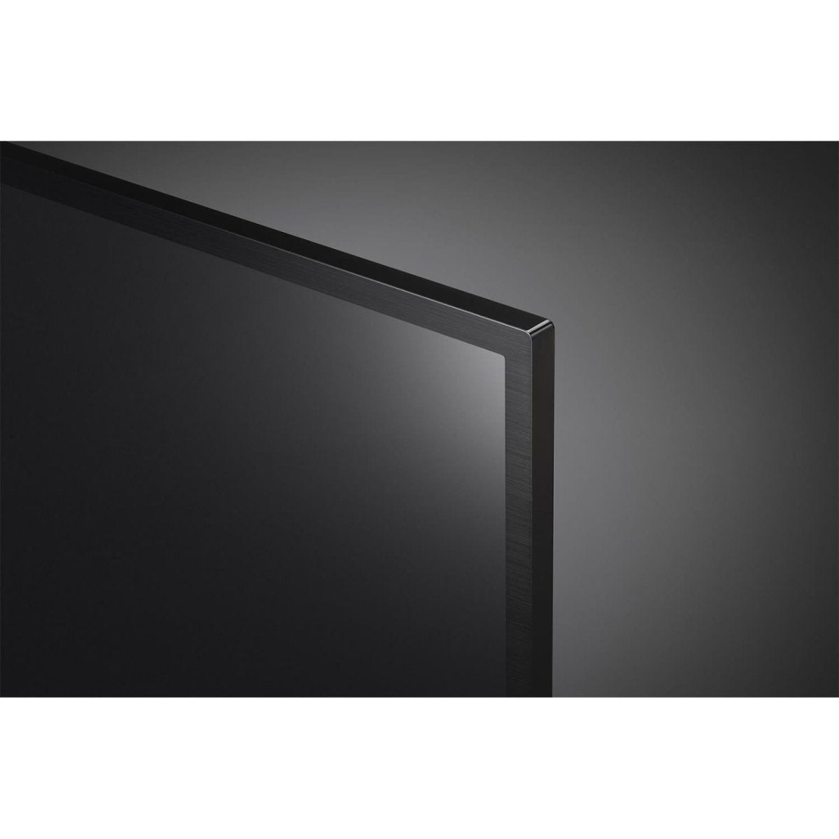 Dettaglio del bordo sottile del TV LG 32LQ631C0ZA.API, modello 37770, con finitura elegante per un'esperienza visiva immersiva nella categoria televisori.