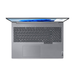 Vista dall'alto del LENOVO 21MWS02T00 con tastiera full-size e touchpad ampio, laptop con AMD Ryzen 5, 16 GB RAM e 512 GB SSD.