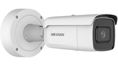 Telecamera di sicurezza IP HIKVISION DS-2CD2646G2-IZS bianca, adatta per esterni, con WDR e modalità giorno/notte.