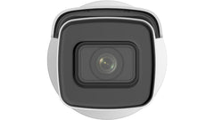 Telecamera di sicurezza IP HIKVISION DS-2CD2646G2-IZS bianca, adatta per esterni, con WDR e modalità giorno/notte.