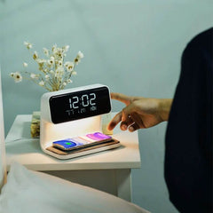 Lampada da Comodino 3 - in - 1: Caricatore Wireless, Sveglia, Schermo LCD - InfinityMarket - Alarm Clock - Clock - Desk Lamp
