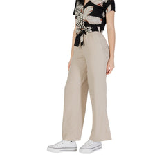 Pantaloni Only Donna beige leggeri con taglio dritto e vita alta, ideali per outfit estivi eleganti e rilassati.