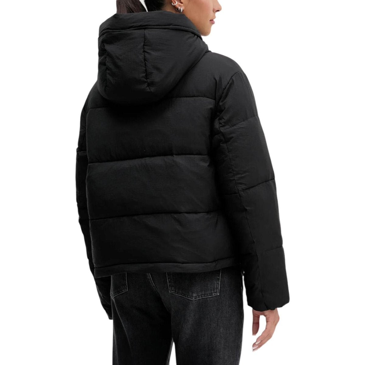 Retro del giubbotto Tommy Hilfiger Jeans Donna nero, stile puffer con cappuccio, ideale per la stagione autunno/inverno. Design moderno e caldo.