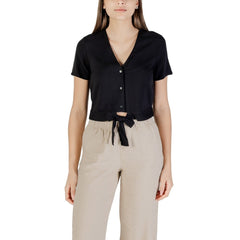 Vero Moda Top Donna elegante nero con scollo a V e nodo frontale, ideale per look chic primavera/estate. Realizzato in 100% viscosa.