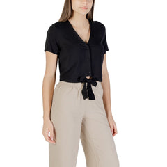 Top Vero Moda Donna nero con bottoni frontali e nodo in vita, stile moderno per la stagione primavera/estate, in viscosa traspirante.
